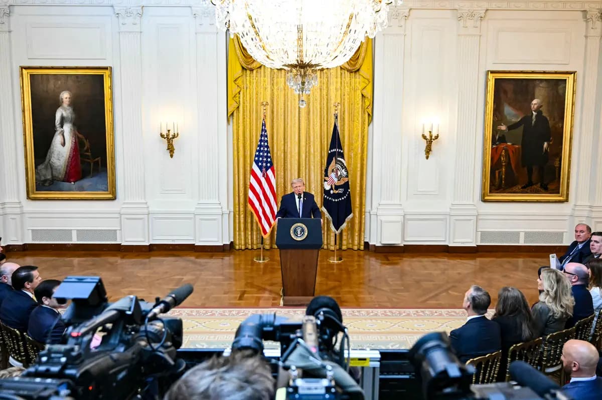 El presidente Donald Trump se dirige a la nación desde el Salón Este de la Casa Blanca el 16 de julio de 2026. (Saul Loeb/Pool/AFP vía Getty Images)
