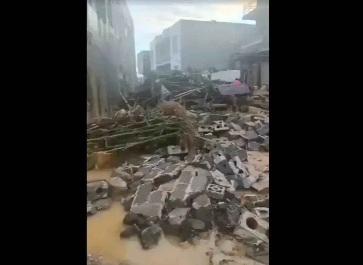 Después de que las aguas de la inundación retrocedieran en algunas zonas de Guangxi, en el sur de China, algunos residentes comenzaron a regresar a sus hogares, solo para encontrarse con una devastación generalizada. Imagen del 8 de julio de 2026. (Captura de pantalla del video de The Epoch Times)