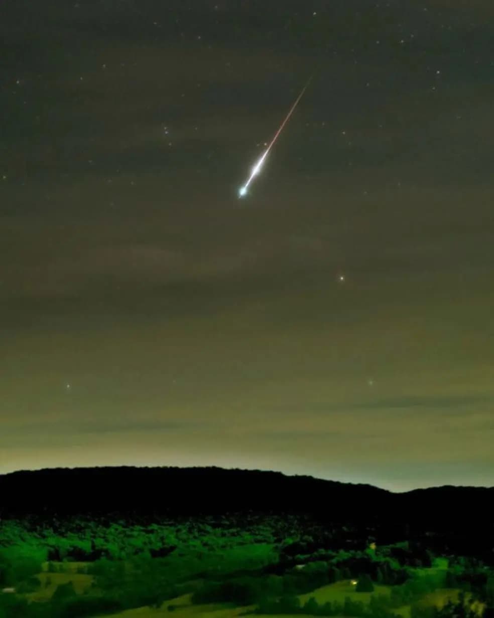 El astrofotógrafo Garth Battista capturó este bólido de las Perseidas sobre las montañas Catskill, en Nueva York. (Cortesía de Garth Battista)