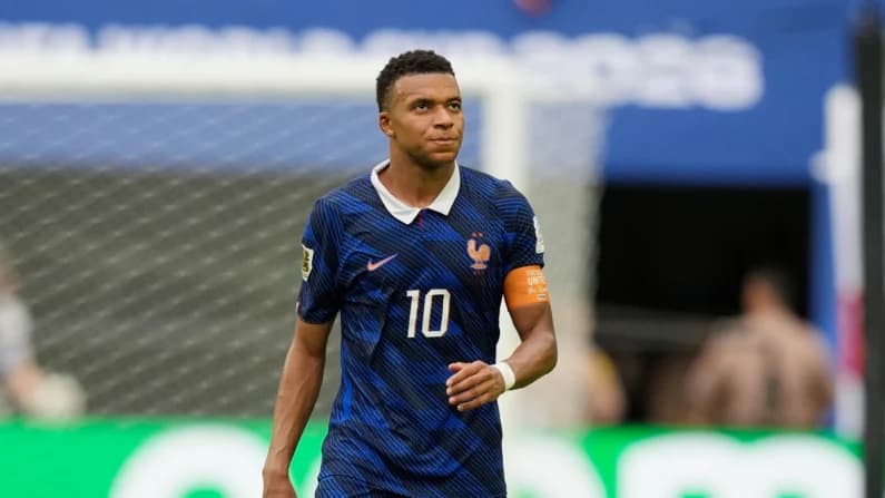 El francés Mbappé se convierte en el primer ganador consecutivo de la Bota de Oro