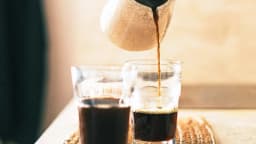 El café influye en su cerebro desde el intestino: nuevo estudio revela cómo
