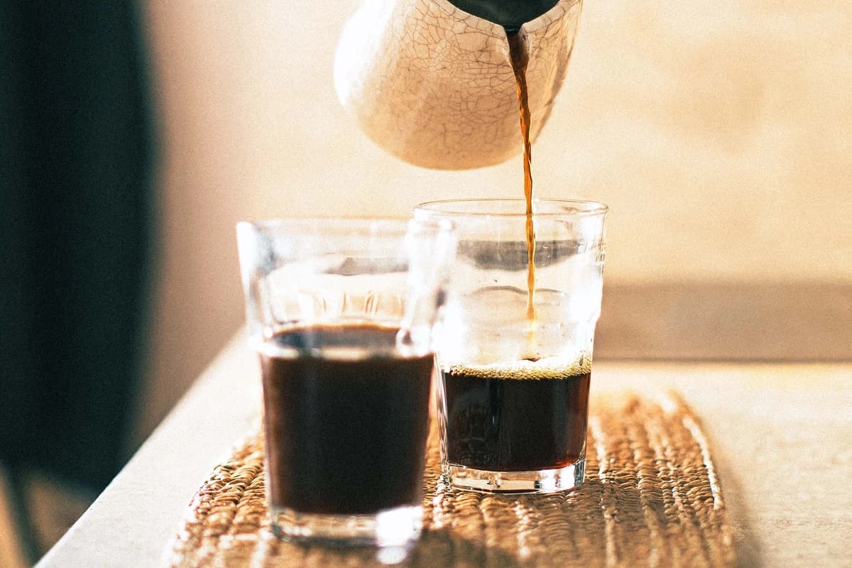 Los científicos descubren una nueva forma en que el café afecta al cerebro: todo comienza en el intestino. (Imágenes de Cavan / Shutterstock).