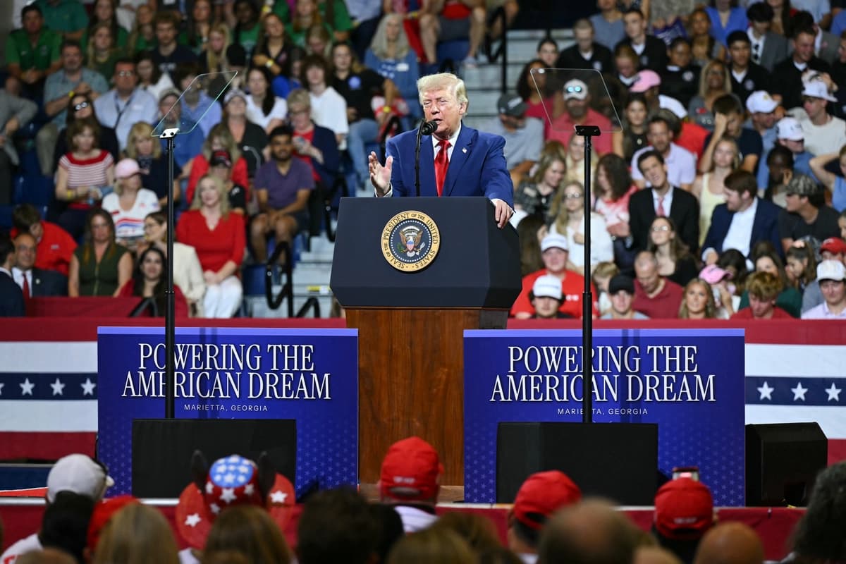 El presidente Donald Trump habla en la escuela secundaria Wheeler en Marietta, Georgia, el 22 de julio de 2026. (Saul Loeb/AFP vía Getty Images)
