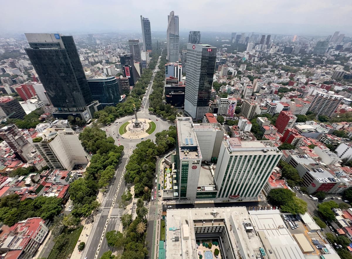 Vista general de la Ciudad de México tomada desde una torre en la avenida La Reforma el 31 de julio de 2023. (Daniel Slim / AFP)