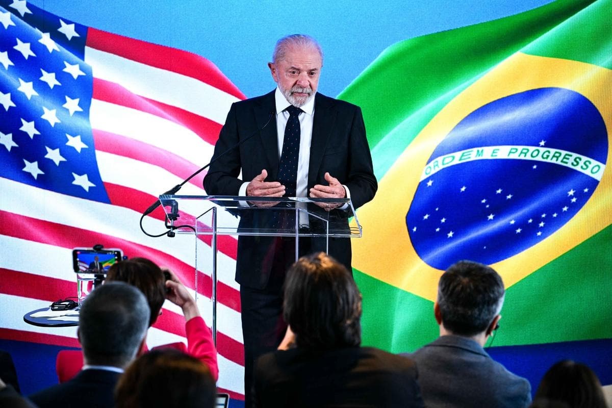 El presidente brasileño, Luiz Inácio Lula da Silva, habla durante una conferencia de prensa en la Embajada de Brasil tras su reunión en la Casa Blanca con el presidente Donald Trump el 7 de mayo de 2026. (Saul Loeb/AFP vía Getty Images)