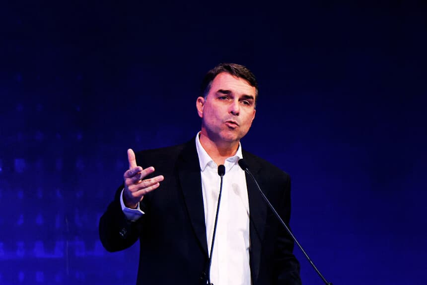 Flávio Bolsonaro inicia su campaña junto a Milei con la meta de unir a la derecha