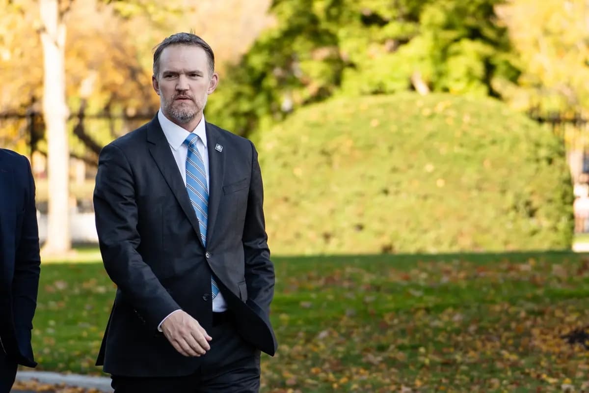 El representante comercial de EE. UU., Jamieson Greer, habla con los periodistas en la Casa Blanca el 30 de octubre de 2025. (Madalina Kilroy/The Epoch Times)