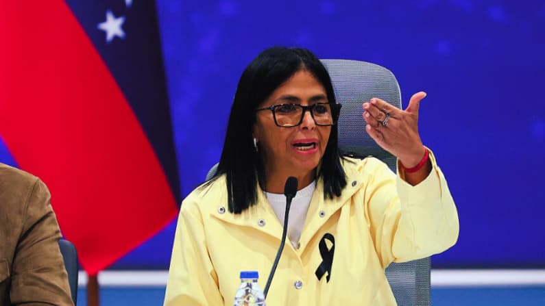Delcy Rodríguez acuerda con directivos del BID una hoja de ruta multilateral