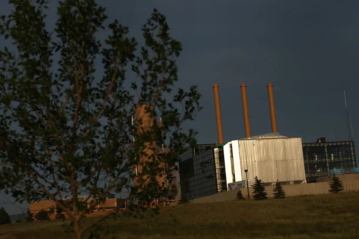 Una central eléctrica a carbón en Laramie, Wyoming, el 26 de junio de 2007. (Spencer Platt/Getty Images)