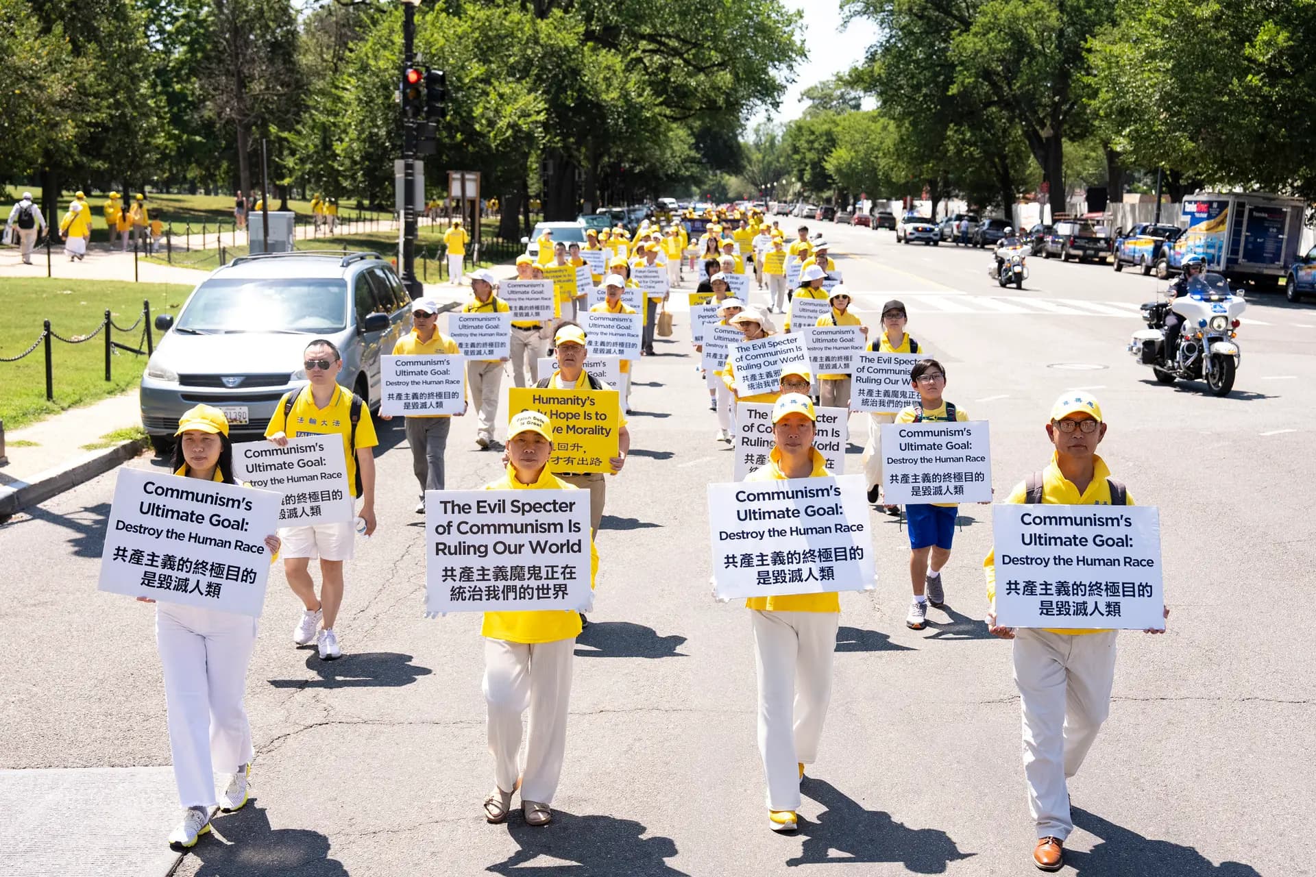 Los practicantes de Falun Dafa marchan en Washington el 23 de julio de 2026. (Larry Dye/The Epoch Times)
