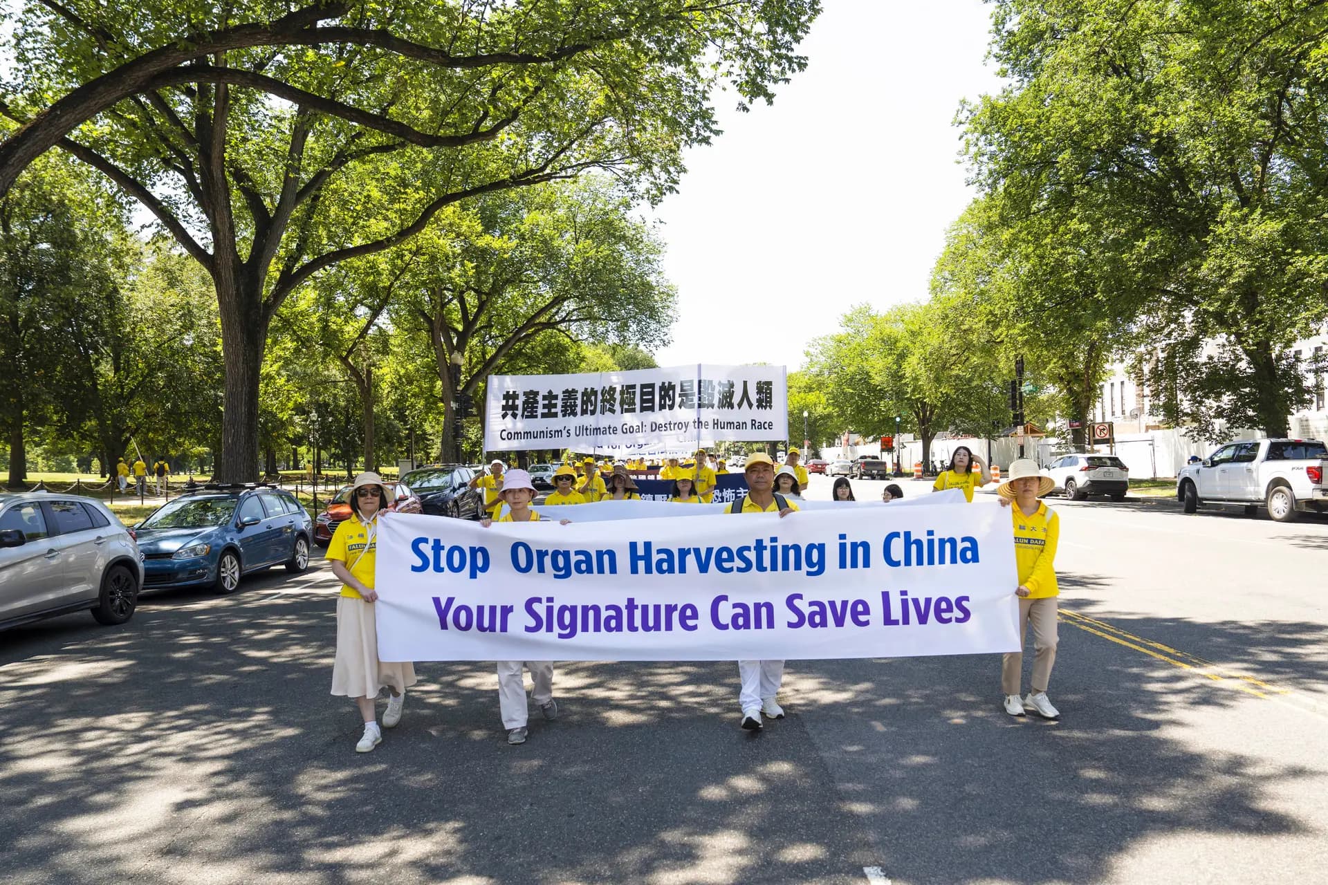 Los practicantes de Falun Dafa concientizan sobre la extracción forzada de órganos que el Partido Comunista Chino lleva a cabo a los practicantes en China, en Washington el 23 de julio de 2026. (Madalina Kilroy/The Epoch Times)