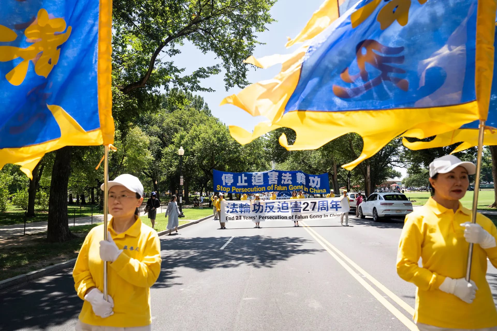 Practicantes de Falun Dafa marchan en Washington el 23 de julio de 2026. (Madalina Kilroy/The Epoch Times)