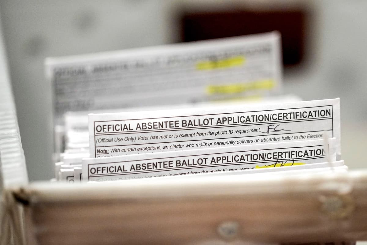 Corte confirma suspensión de la orden de Trump para restringir voto por correo y verificación de ciudadanía