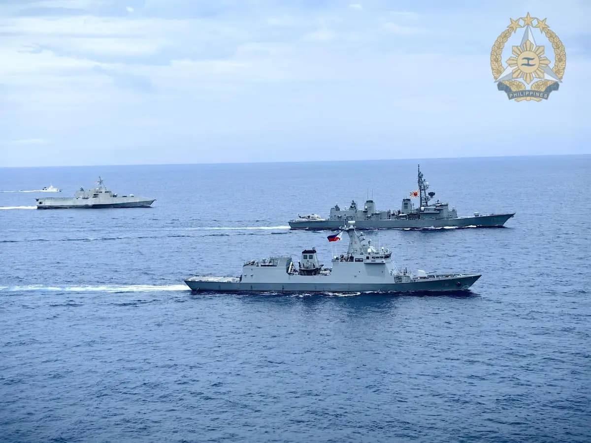 Las embarcaciones navegaron por el Mar de China del Sur durante un ejercicio marítimo con las fuerzas de EE. UU., Japón y Filipinas entre el 21 y el 25 de julio de 2026. (Sargento primero Manzano, cabo Mancawan/Fuerzas Armadas de Filipinas)