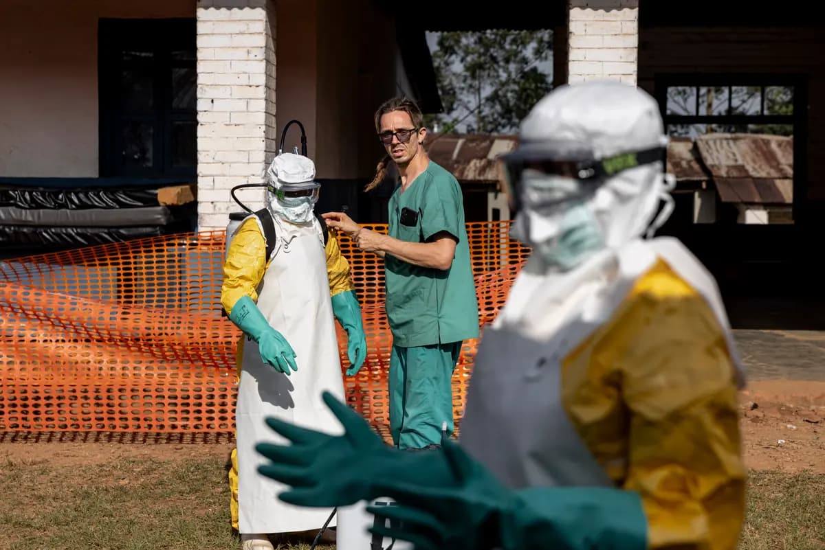 <em>Personal sanitario en Mongbwalu, Congo, el 26 de mayo de 2026. (Michel Lunanga/Getty Images).</em>