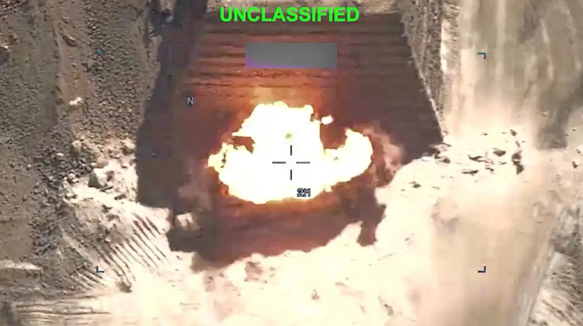 Una explosión en un lugar desconocido, durante lo que el Comando Central de EE. UU. describió como ataques contra Irán, en esta captura de pantalla tomada de un video difundido el 20 de julio de 2026. (Comando Central de EE. UU./Imagen difundida vía Reuters).
