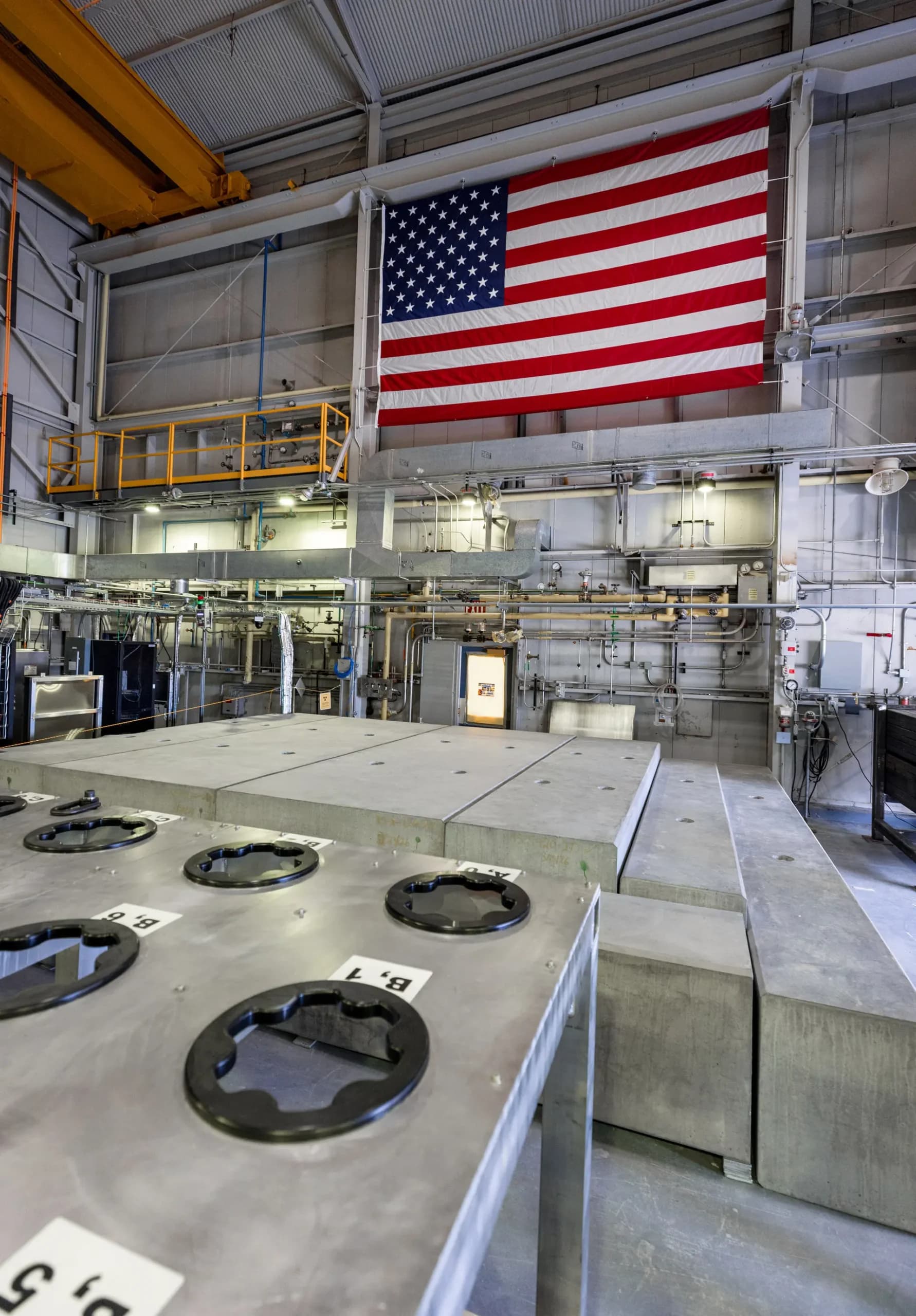 Interior del edificio que alberga el microreactor Antares Mark-0, bajo losas de concreto en el Laboratorio Nacional de Idaho, al oeste de Idaho Falls, Idaho, el 24 de junio de 2026. El Mark-0 está diseñado para funcionar en entornos remotos y difíciles. (Natalie Behring/Getty Images).