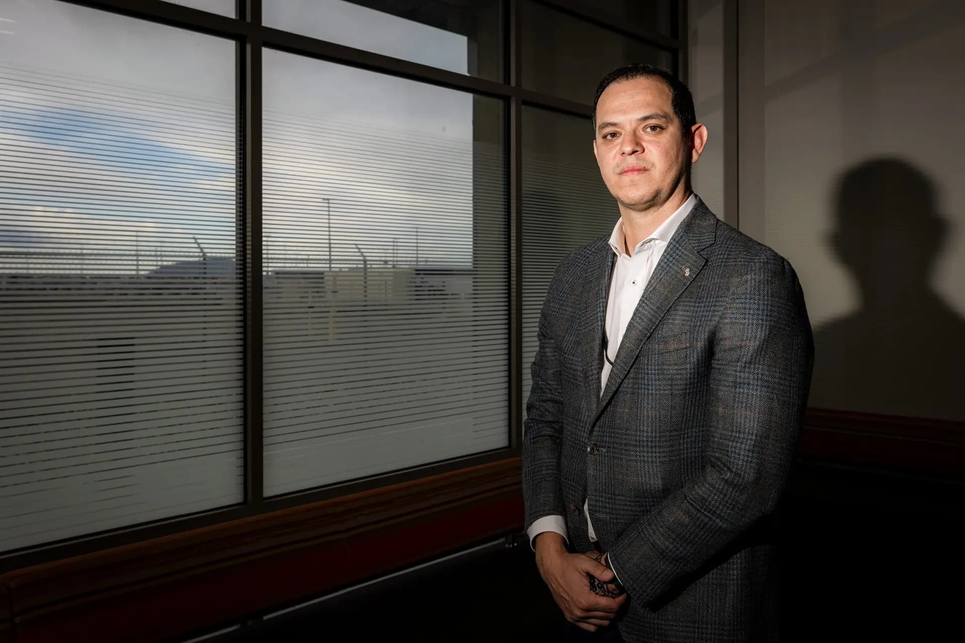 Bobby Gallagher, director ejecutivo de Deployable Energy, posa para una fotografía en el Laboratorio Nacional de Idaho, al oeste de Idaho Falls, Idaho, el 25 de junio de 2026. Varias empresas que compiten por producir reactores modulares pequeños y microreactores se reunieron para reunirse con el secretario de Energía, Chris Wright. (Natalie Behring/Getty Images).