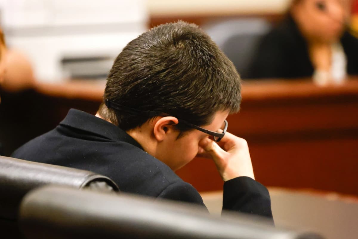 Colt Gray reacciona durante su audiencia de sentencia en el Tribunal Superior del condado de Barrow, en Winder, Georgia, el 28 de julio de 2026. (Arvin Temkar/Atlanta Journal-Constitution vía AP, Pool)
