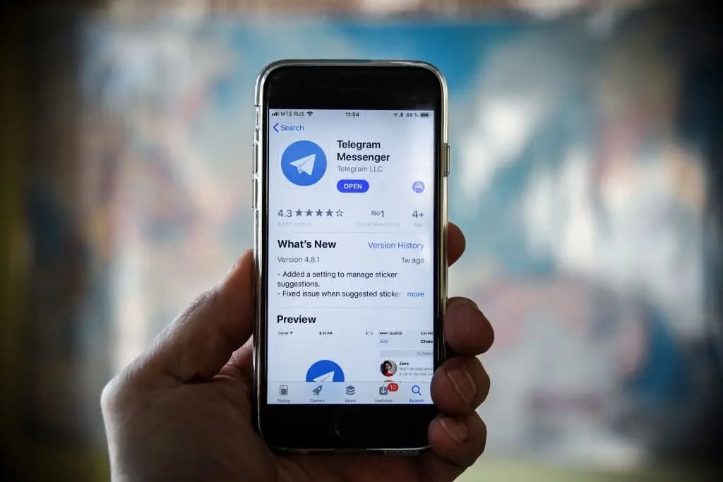Una fotografía de archivo sin fecha muestra la aplicación Telegram en un teléfono inteligente en Moscú. (Alexander Nemenov/AFP/Getty Images).