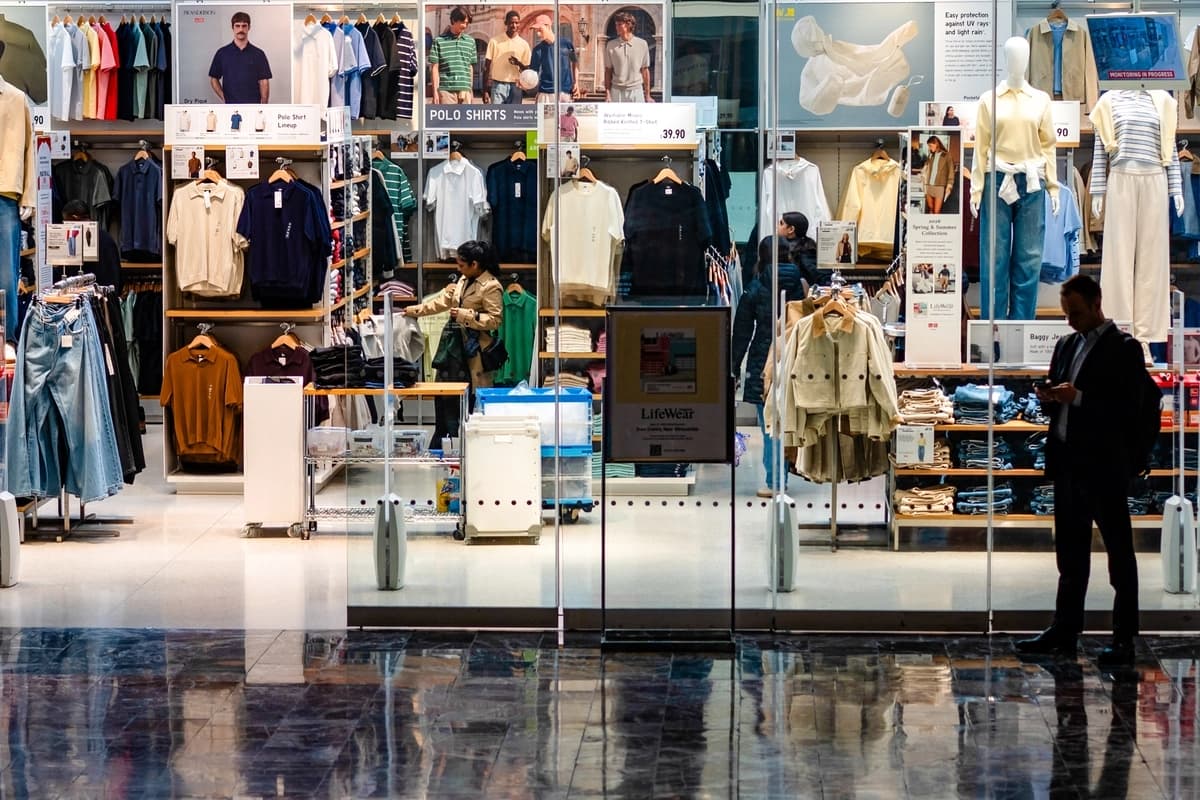 Personas de compras en Washington el 12 de marzo de 2026. (Madalina Kilroy/The Epoch Times)
