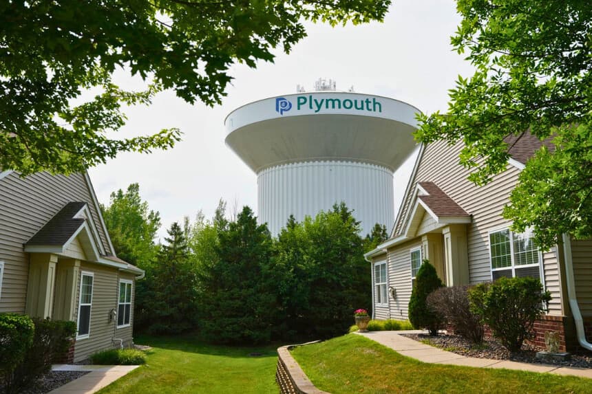 Se observa una torre de agua en Plymouth, Minnesota, el 30 de julio de 2026. Un ciberataque tuvo como objetivo la tecnología operativa de más de 30 sistemas de agua en Minnesota, incluido el de Plymouth, a principios de semana, según informaron funcionarios estatales. (Foto de Ellen Schmidt/AP).