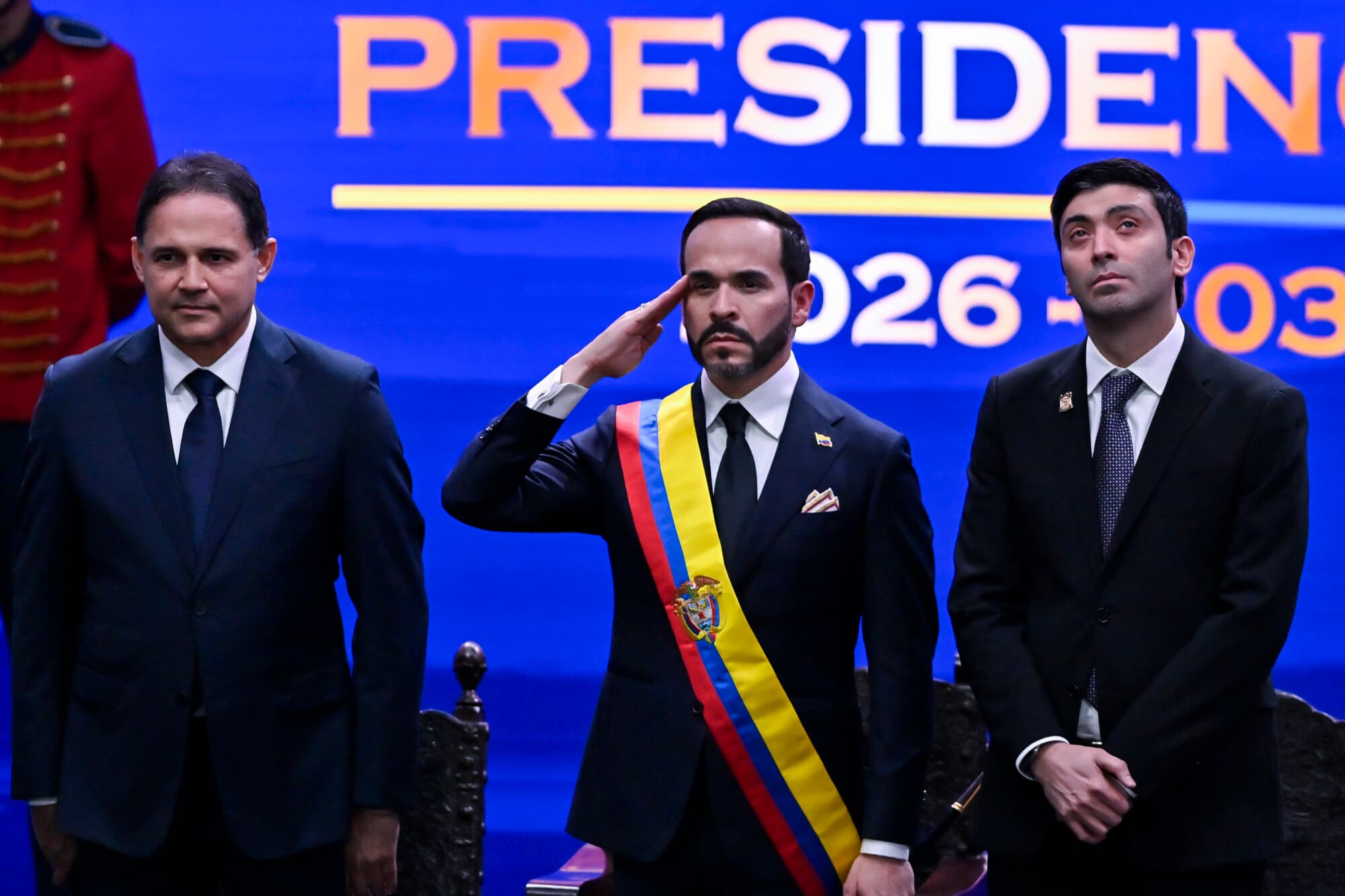 Abelardo de la Espriella presta juramento como presidente de Colombia durante la ceremonia de toma de posesión celebrada en el Arena USC el 7 de agosto de 2026 en Cali, Colombia. (Gabriel Aponte/Getty Images)