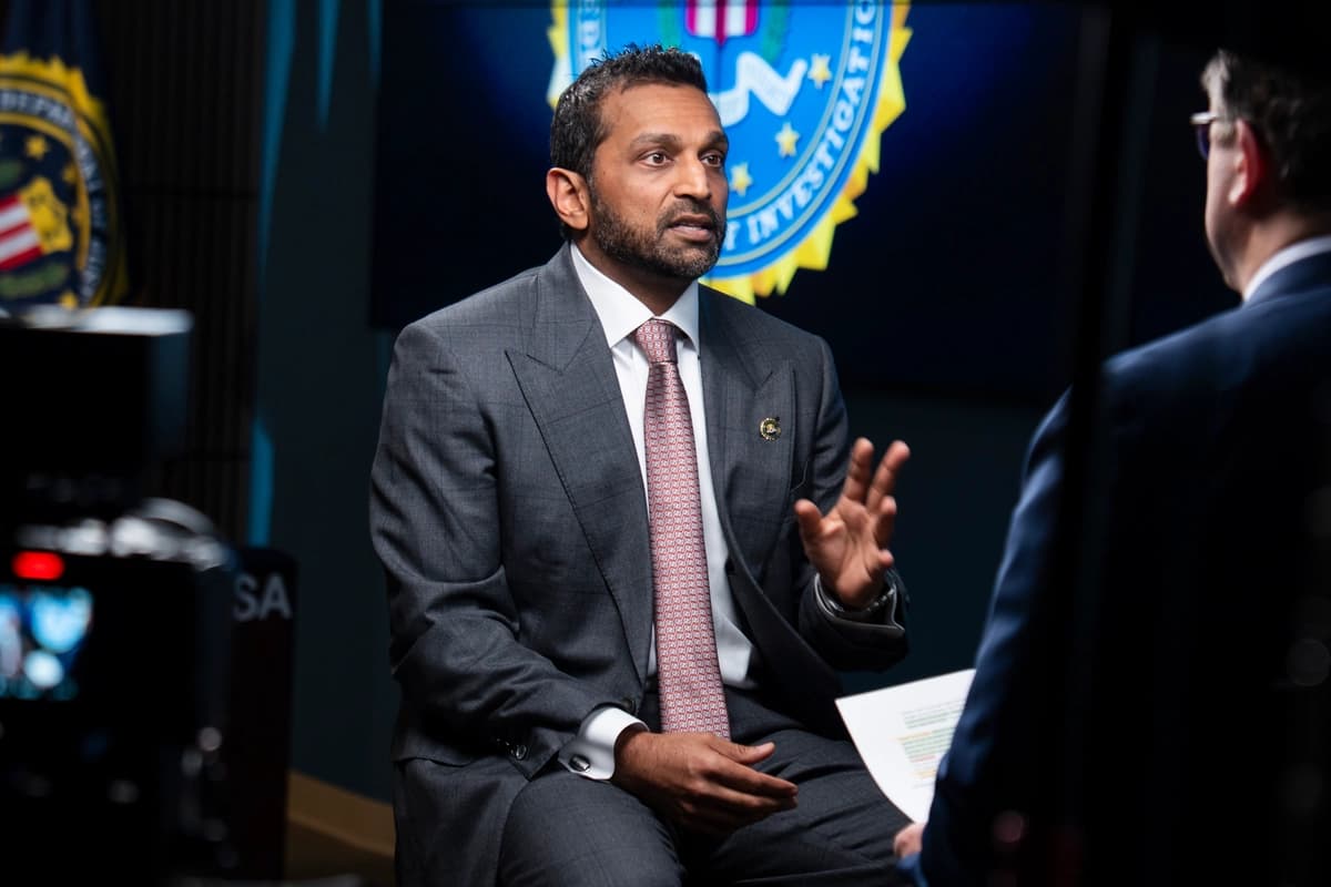 El director del FBI, Kash Patel, habla durante una entrevista en la sede del FBI en Washington el 4 de agosto de 2026. (Madalina Kilroy/The Epoch Times)