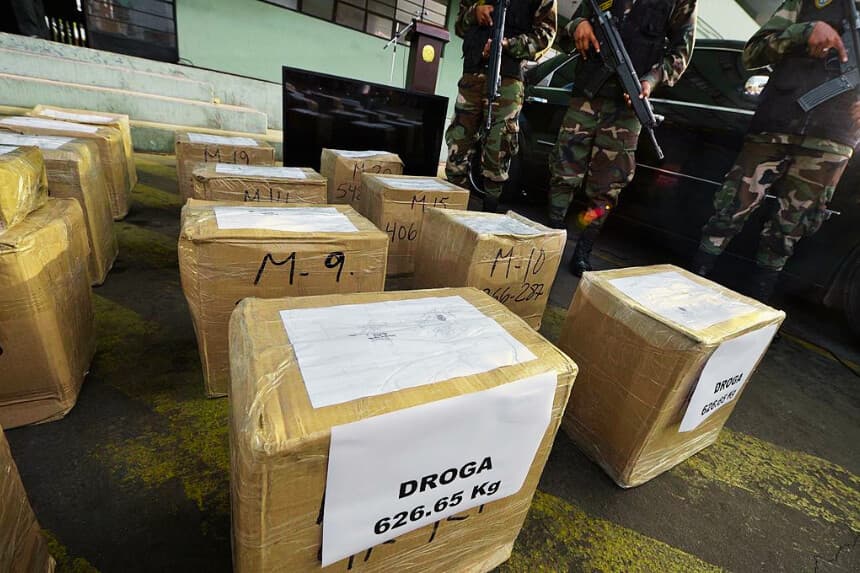 Guardacostas de EE. UU. y Colombia decomisan 2.2 toneladas de cocaína en el Pacífico