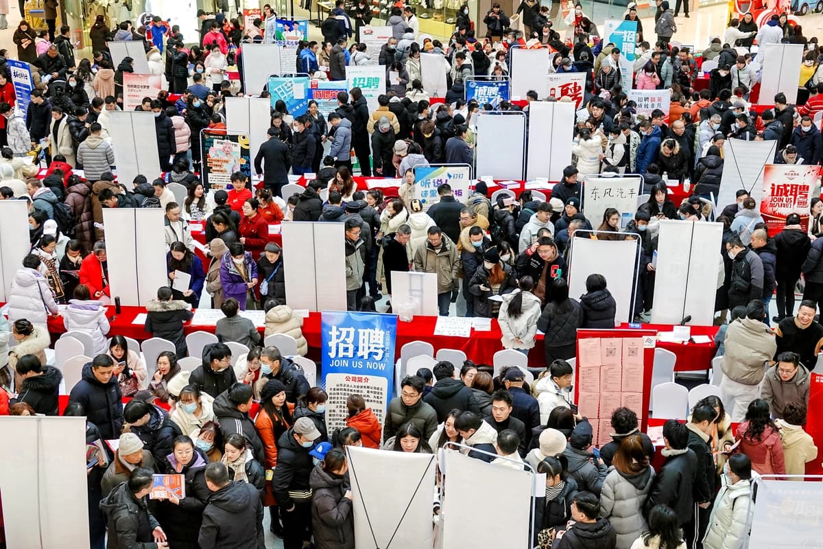 China endurece la seguridad social y pone a las empresas en dificultades