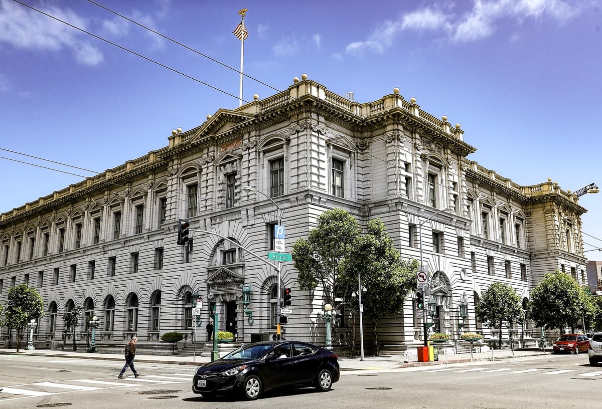 Administración de Trump podría investigar a proveedores de "afirmación de género"