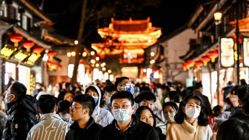 China reporta 522,000 casos de COVID-19 en julio, un aumento de 6 veces más con respecto a junio