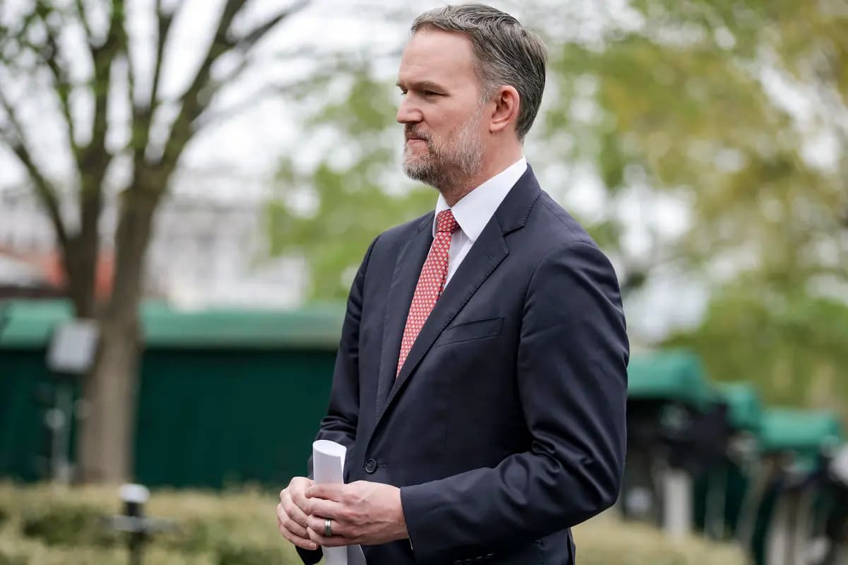 El representante comercial de EE. UU., Jamieson Greer, habla con la prensa frente al Ala Oeste de la Casa Blanca en Washington el 2 de abril de 2026. (Alex Wong/Getty Images)