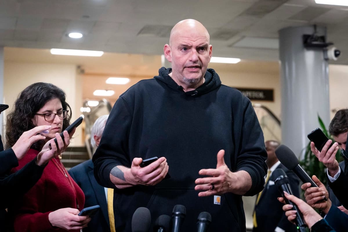 Fetterman rechaza la "reacción exagerada" ante la IA y los centros de datos, y dice que China se beneficia