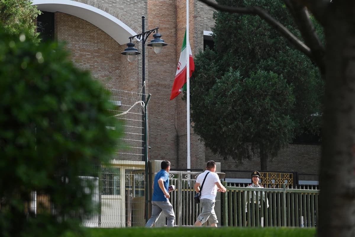 El régimen chino dice que la cooperación con Irán no debe interrumpirse
