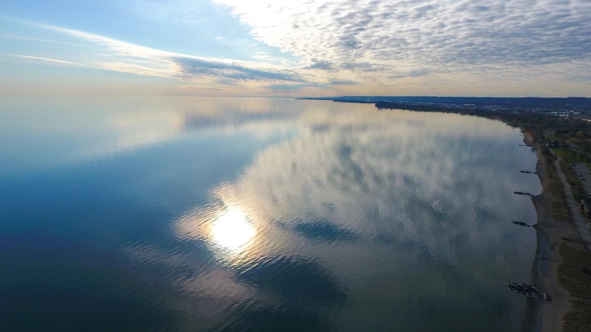 Trump propone renombrar el lago Ontario como "Lago América" ​​en medio de una disputa con Ford