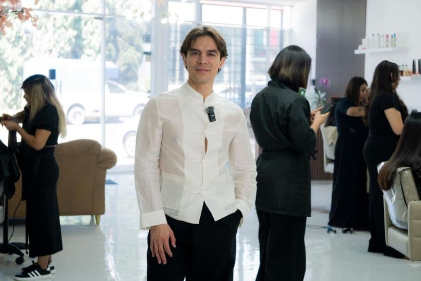 Kleyver Lizardi posa en un salón de belleza en Puebla, México. (Cortesía  : Kleyver Lizardi)