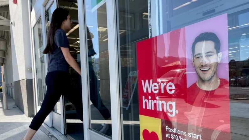 EE. UU. sobreestima en 79,000 el crecimiento de empleos hasta marzo: BLS