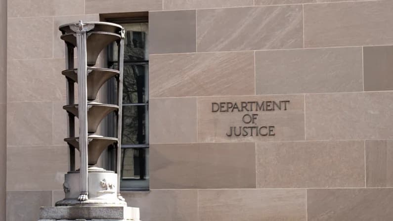 Abogados de DOJ dicen que prohibir el uso de ayuda federal para el culto viola la libertad religiosa