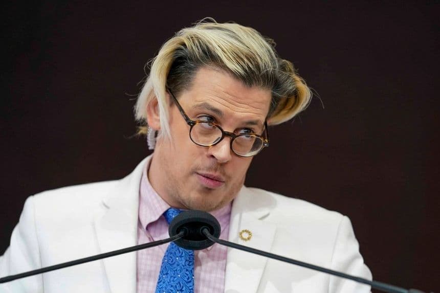 El comentarista de derecha Milo Yiannopoulos es deportado de EE. UU. al Reino Unido