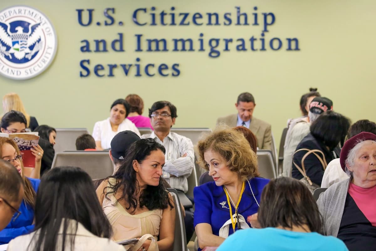 Tras 35 años, USCIS vuelve a investigar en los vecindarios de quienes piden la ciudadanía