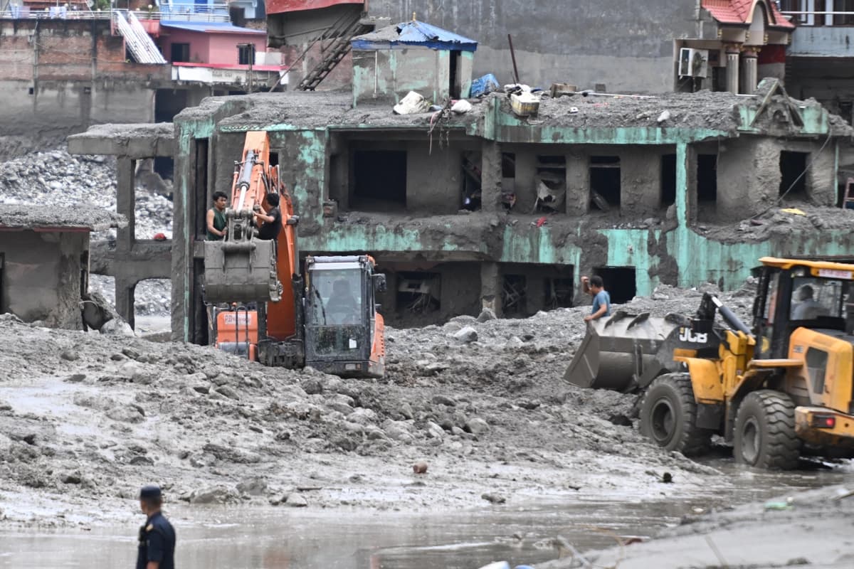 Estados Unidos dice que 85 estadounidenses están desaparecidos en las inundaciones entre Tíbet y Nepal