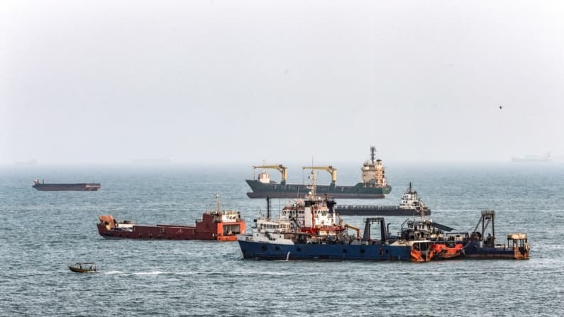 EU desmiente a Irán sobre choque de superpetrolero con minas en el estrecho de Ormuz