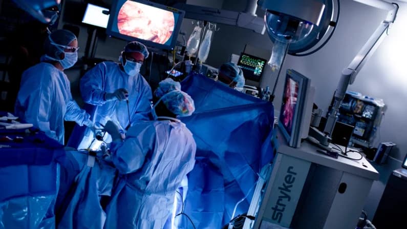 Investigan a hospital de Tennessee por error de medicamento que paralizó a un paciente