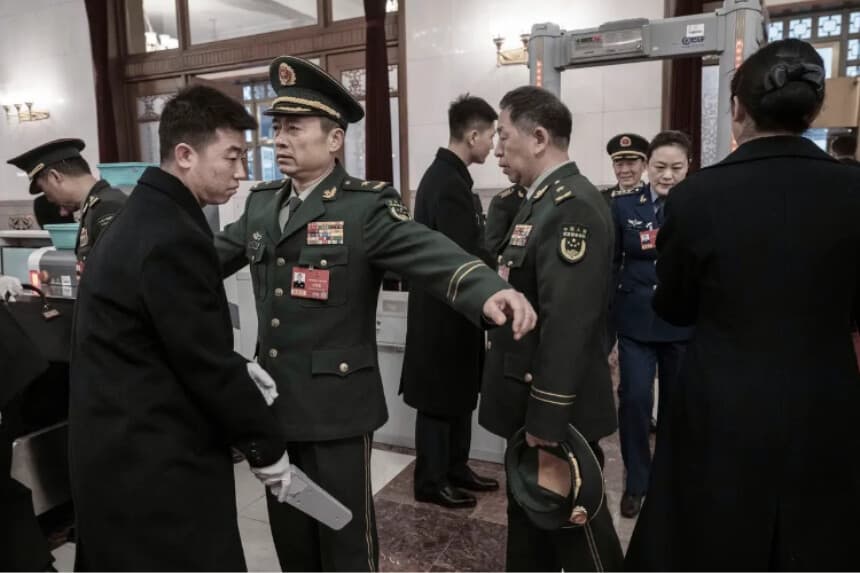 Purga militar en China se amplía: el parlamento expulsa a 46 altos oficiales