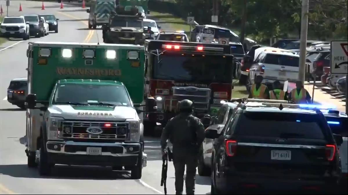 La policía responde a una emergencia en una escuela primaria en Waynesboro, Virginia, el 2 de septiembre de 2026. (WHSV-TV vía AP)