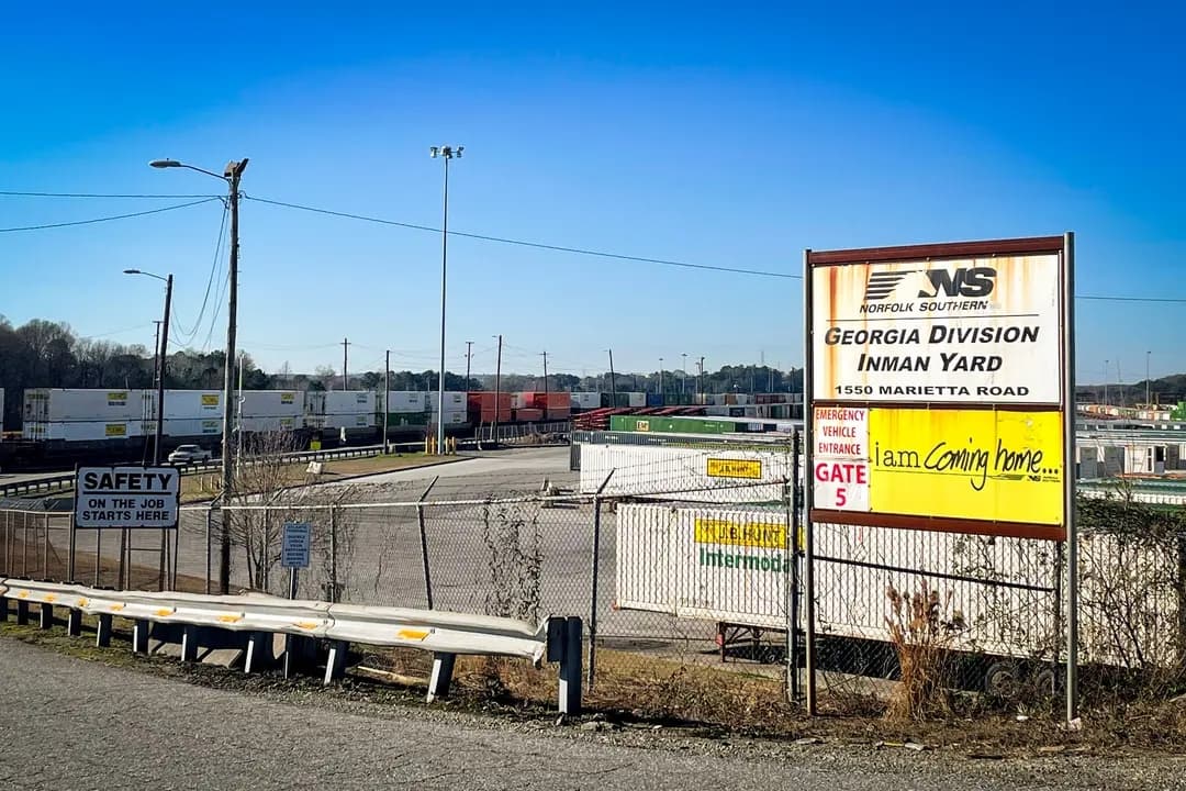 En esta foto de archivo, se ven vagones alineados en la terminal Inman Yard de Norfolk Southern, en Atlanta. Norfolk Southern se formó en 1982 a partir de la fusión de Norfolk and Western Railway y Southern Railway. (Tyler Lahti/CC BY-SA 2.0)