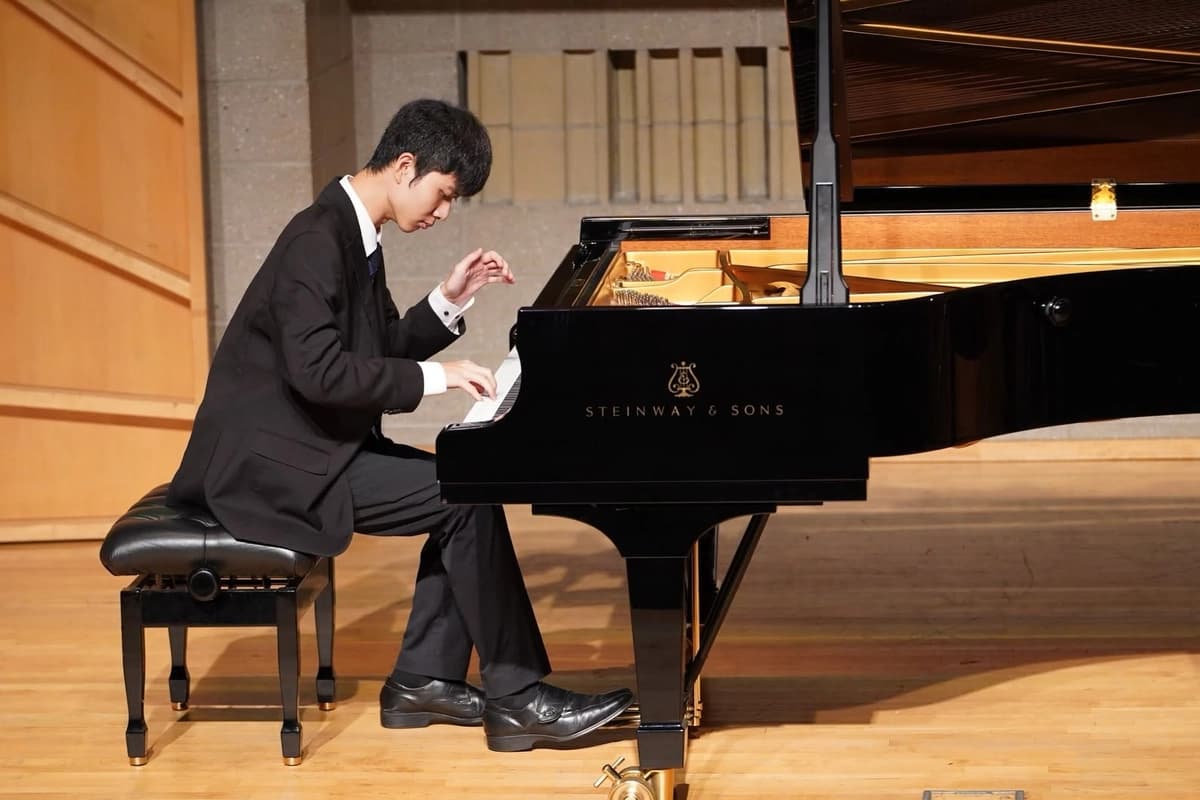 12 pianistas avanzan a semifinales de la Competencia Internacional de Piano de NTD