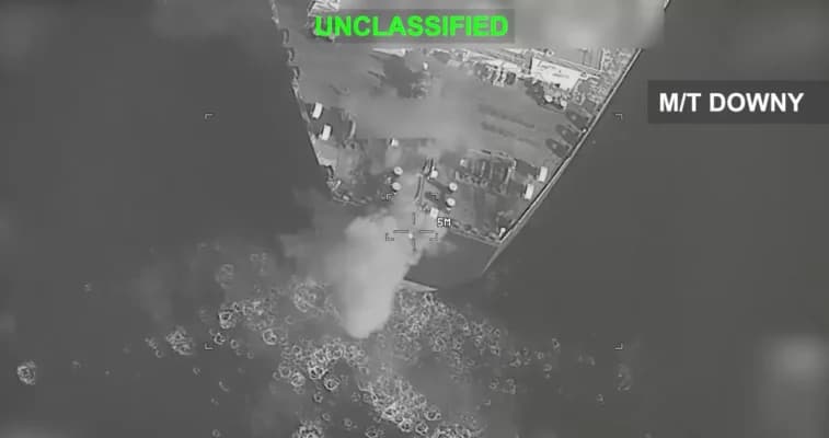 Las fuerzas estadounidenses inutilizaron de manera permanente al M/T Downy, un petrolero del IRGC frente a la costa de la isla de Kharg, el 5 de septiembre de 2026. (Comando Central de EE. UU. / X)