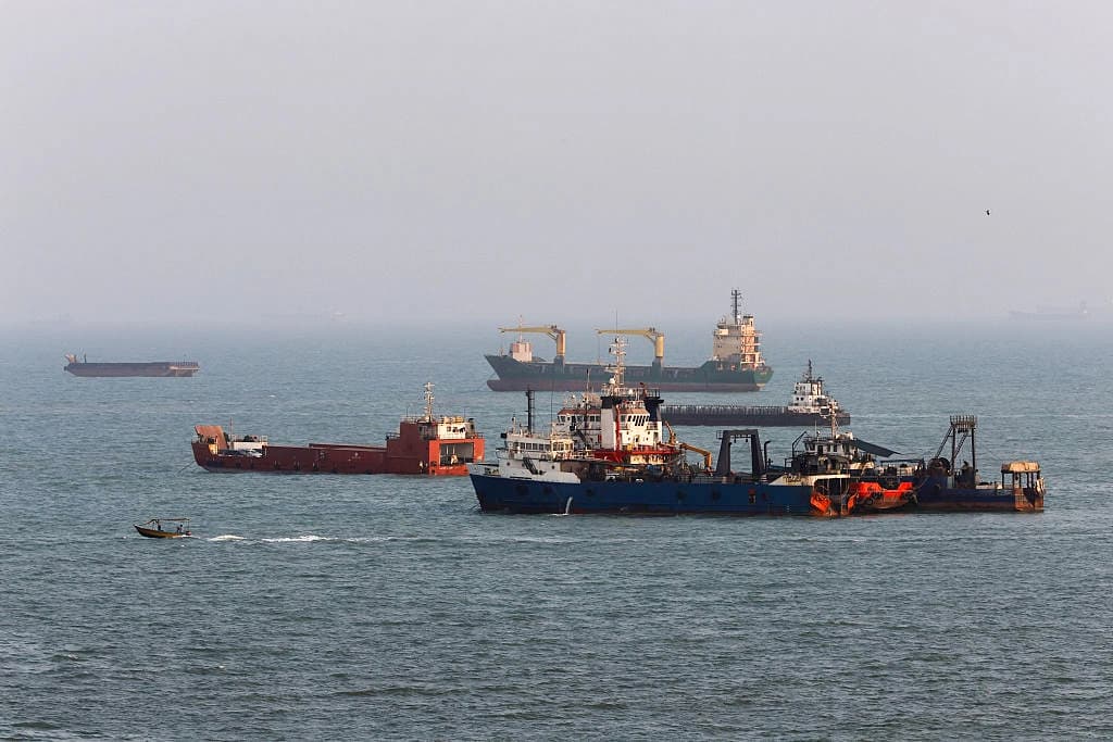 El petróleo podría alcanzar los $120 si se intensifican los ataques en Medio oriente: Goldman Sachs